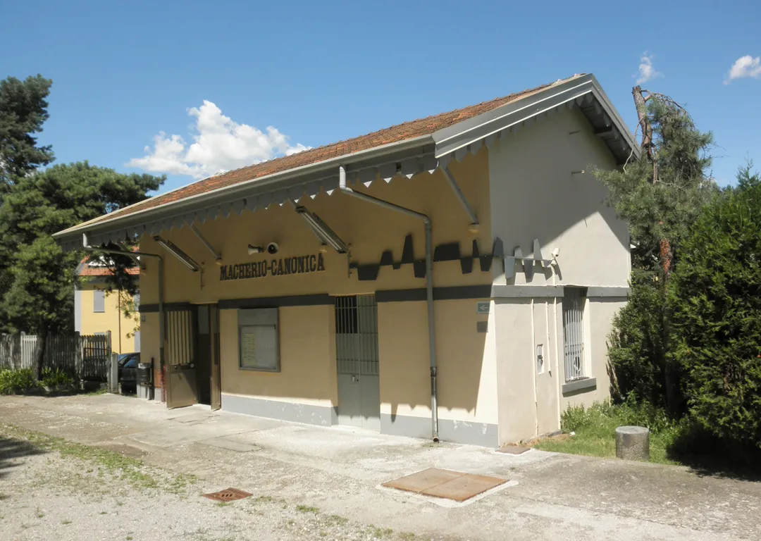 Stazione ferroviaria di Macherio-Canonica