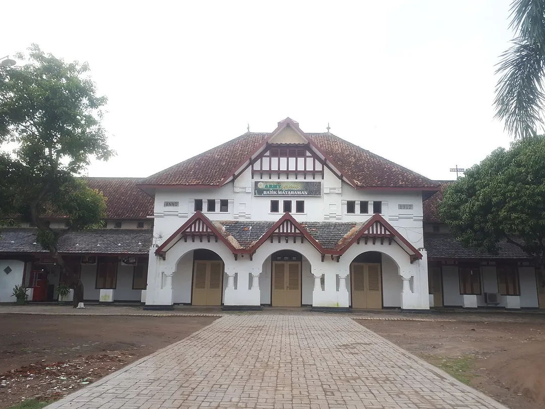 Bangunan gedung dalam kompleks Bosbow, Kota Madiun