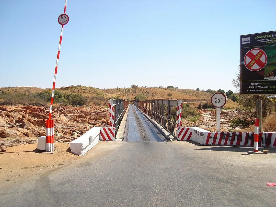 Madagascar National Road No. 4 crossing the Betsiboka River, 22 km north of Maevatanana. View in southern direction.