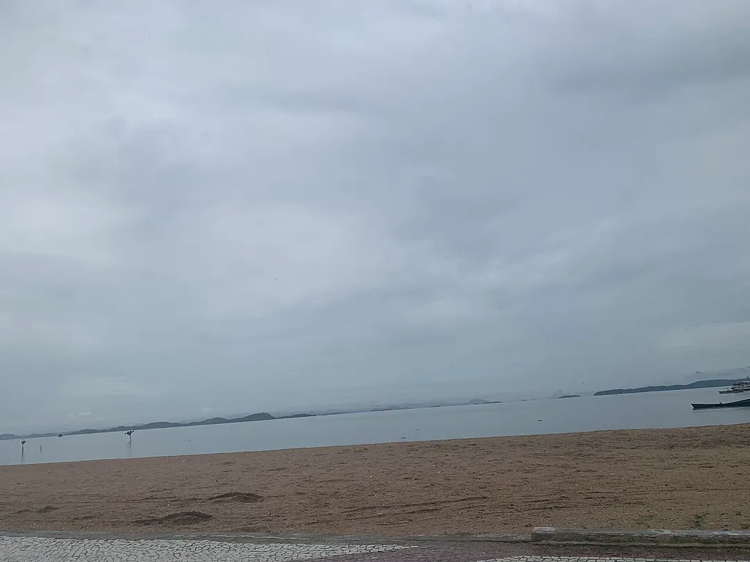 Praia de Mauá, no município de Magé, na baixada fluminense, RJ