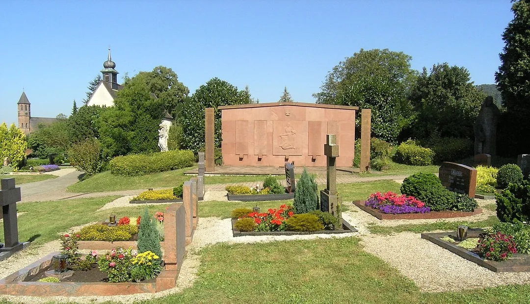 de:Malsch (Landkreis Karlsruhe), Friedhof. Gefallenendenkmal, Kirche St. Cyriak und St.-Peter-Kapelle
