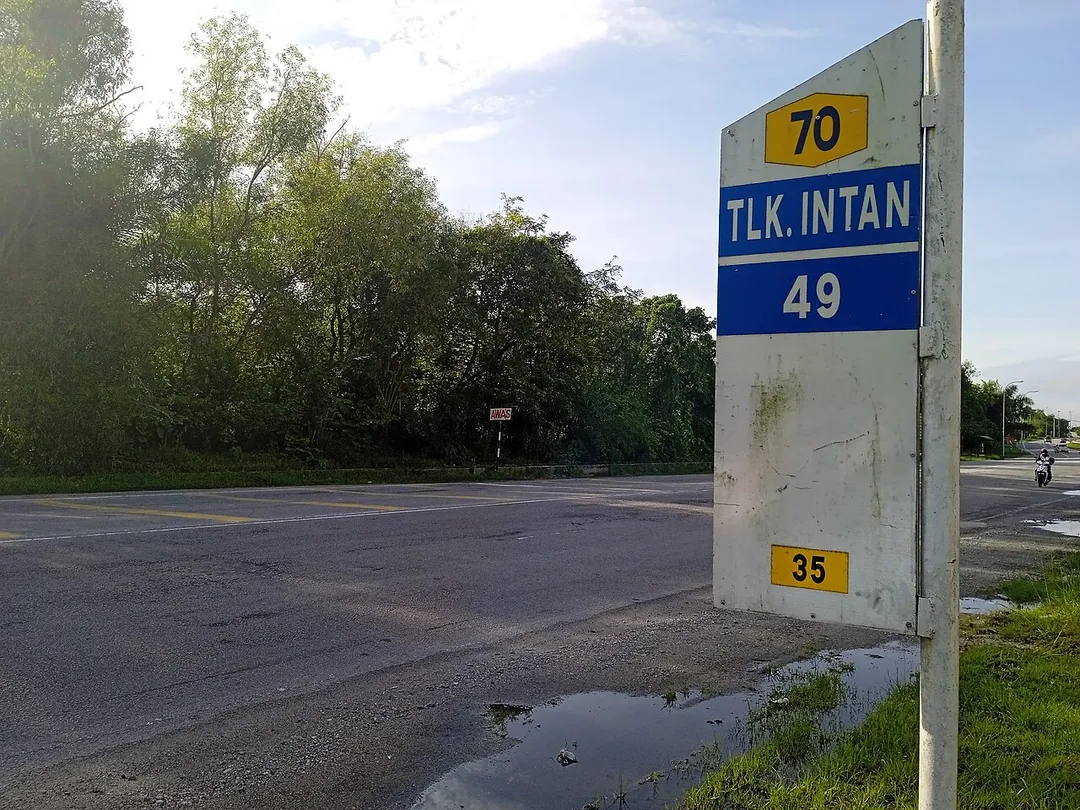 Laluan Persekutuan 70 di Taman Indah dekat Mambang Di Awan