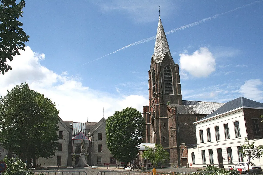 Fayt-lez-Manage   (Belgium),  the church.