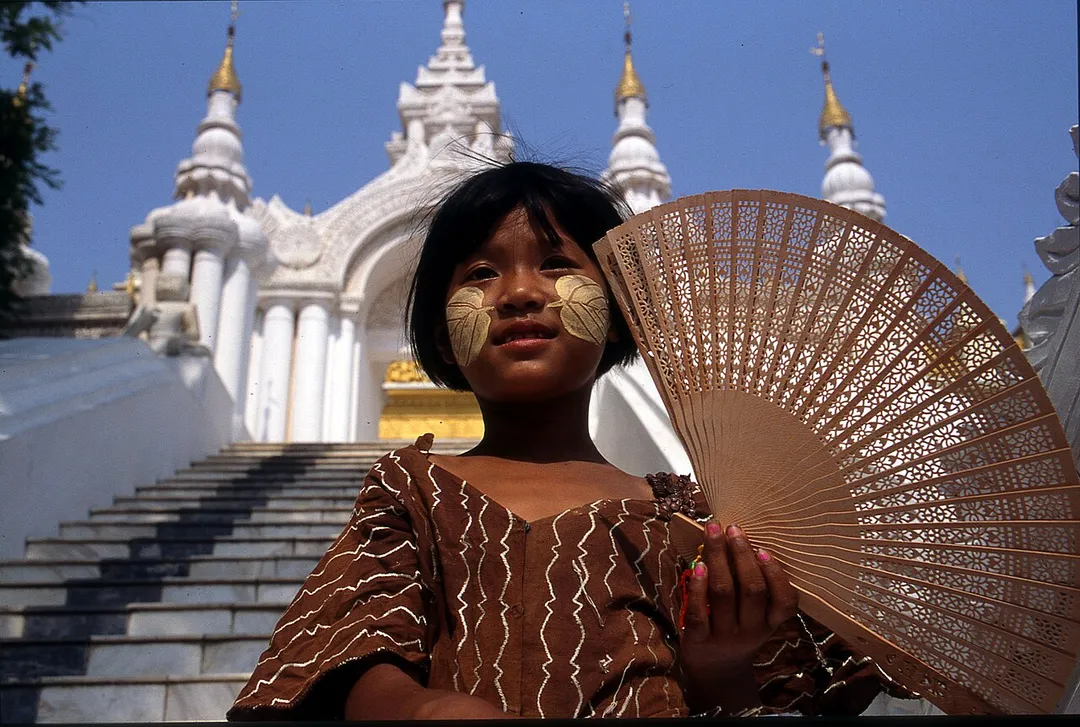 Birmanie, Mandalay, fillette