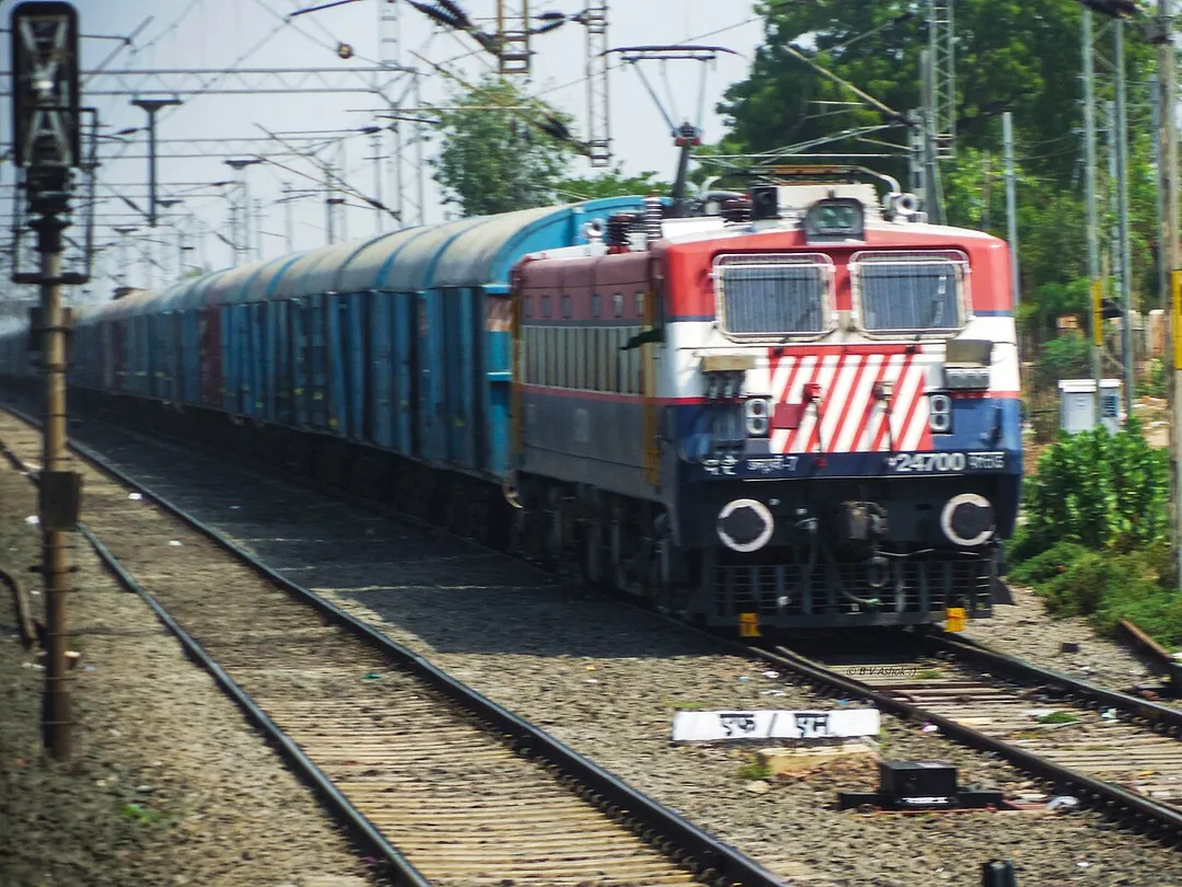 BL WAG-7 24700 waiting at loopline of Mandideep with a BCNHL rake...