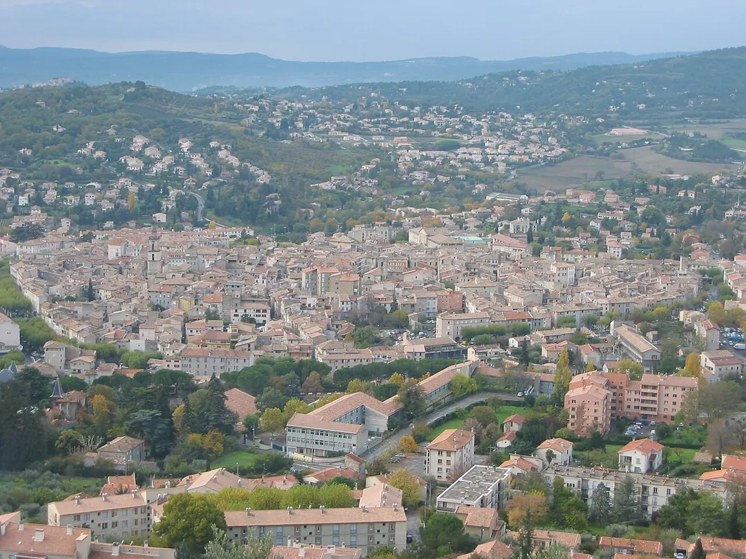 Vue générale sur Manosque depuis le Mont d'Or, Provence, France