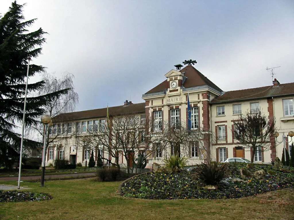 Mairie de Mantes-la-Ville (Yvelines)
Photo personnelle, mars 2006

Licensing
Mantes-la-Ville

fr:Catégorie:Image de Mantes-la-Ville