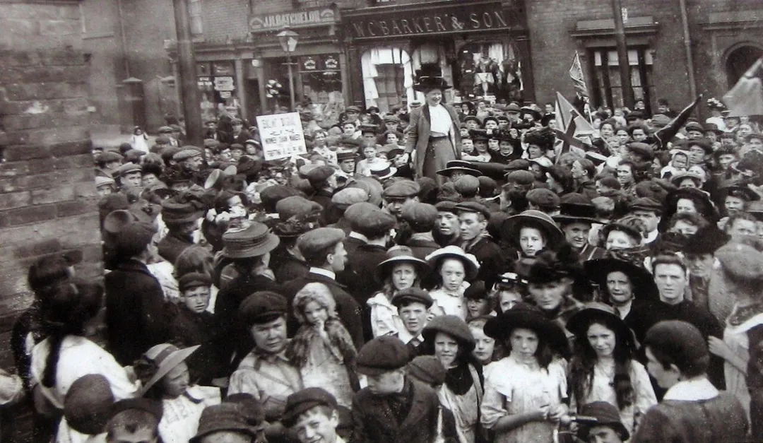 Cropped photograph of Mary Macarthur addressing the crowds during the chainmakers' strike, Cradley Heath, Sandwell, West Midlands, England