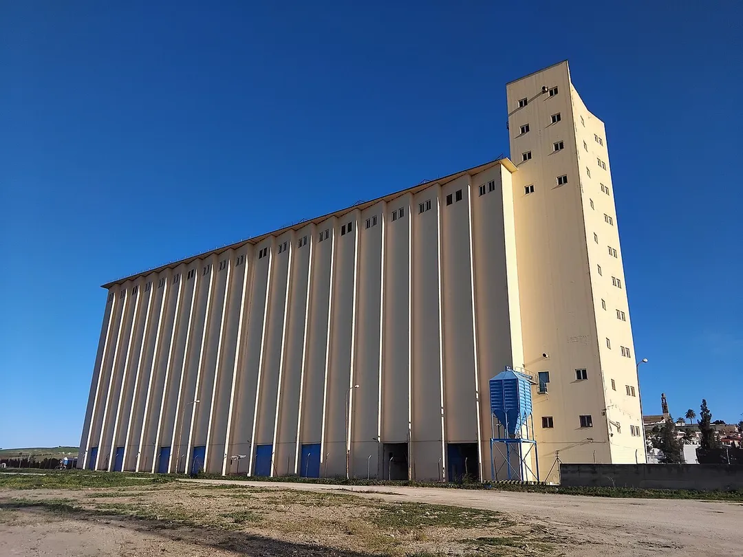 Antiguo silo de cereales, perteneciente a la Red Nacional de Silos y Graneros, en Marchena (Sevilla, España).