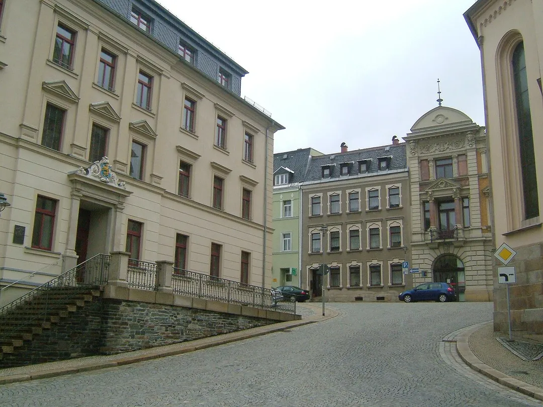 Markneukirchen,  in April 2008.
The Rathaus.


Camera location50° 18′ 42.48″ N, 12° 19′ 38.64″ E View this and other nearby images on: OpenStreetMap 50.311800;   12.327400