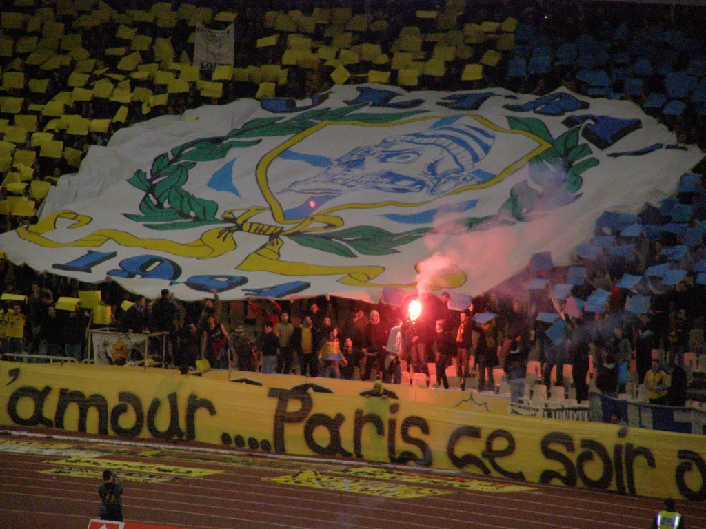 AEK fans during a match against PSG (2007-02-14)
