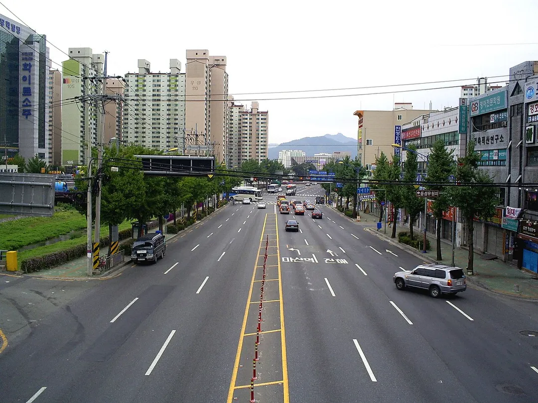 Samho-ro in Masan (now a part of Changwon), Gyeongsangnam-do, South Korea.