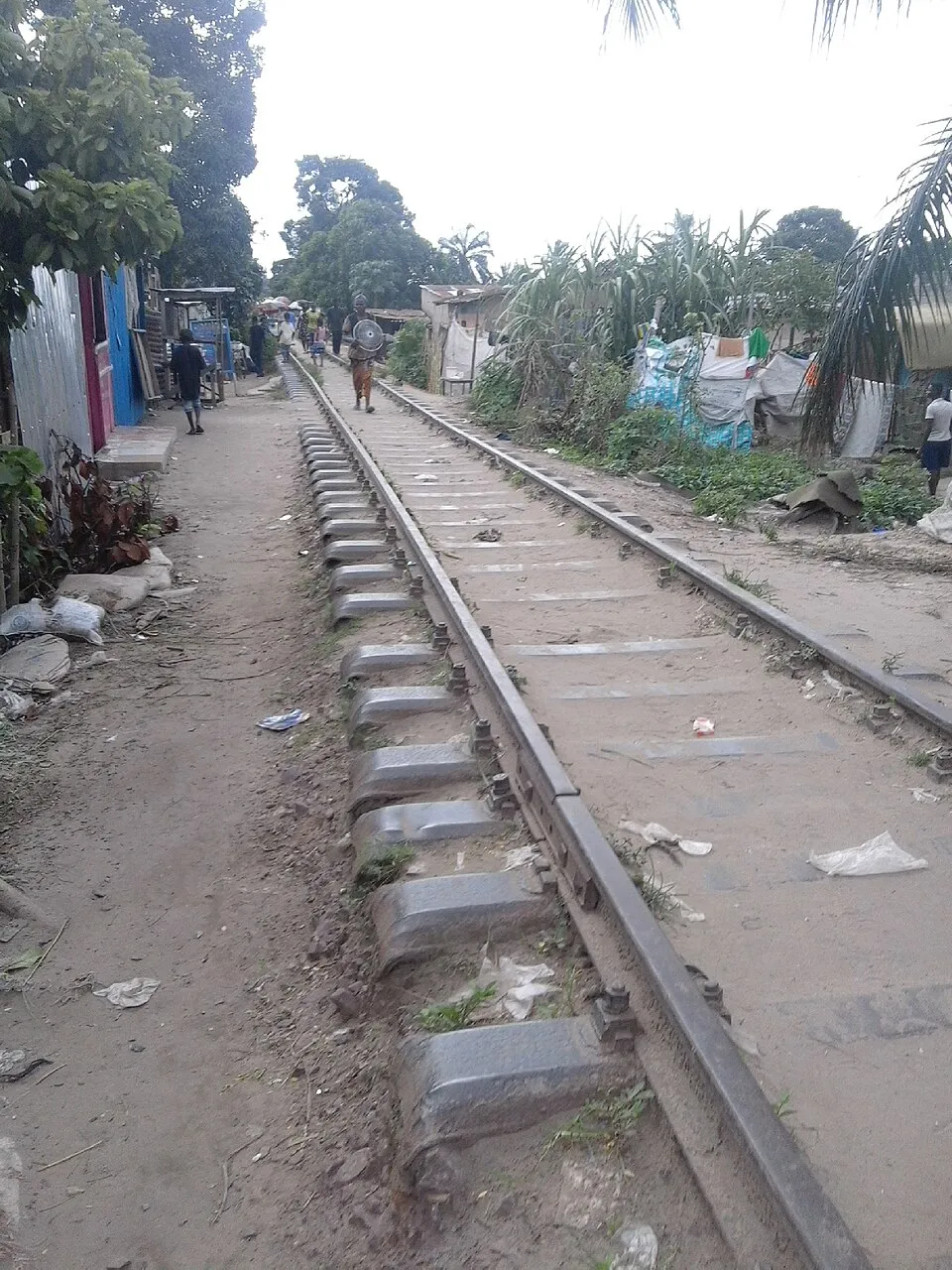 Ligne ferroviaire désaffectée à Masina, Kinshasa