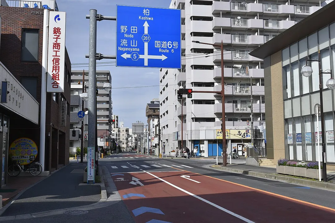 千葉県松戸市根本の根本交差点　北松戸駅方面に向けて撮影
