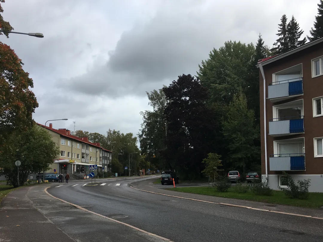 This is a photo of a monument in Finland identified by the ID 'Maunulan peruspiiri' (Q15700765)