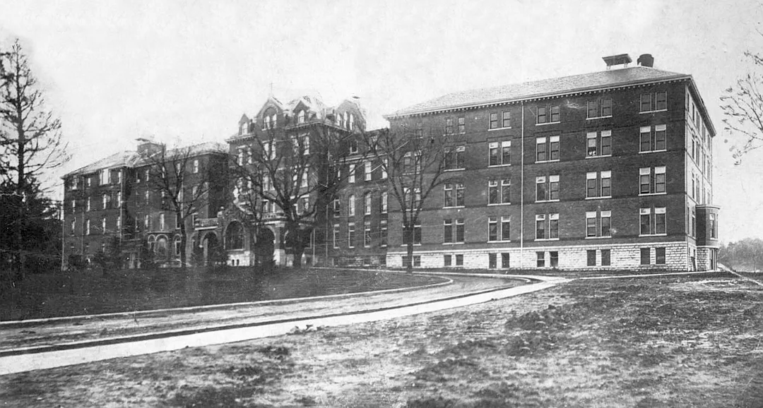 Copyright 1910 by Carl A. Holland. St. Mary's Hospital, Rochester, Minnesota, United States. "Real Photo" postcard postmarked 1911. Public domain in the United States as published before 1923.
