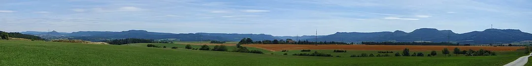 The Albtrauf from Farrenberg to Plettenberg. The Hohenzollern Castle at center left
