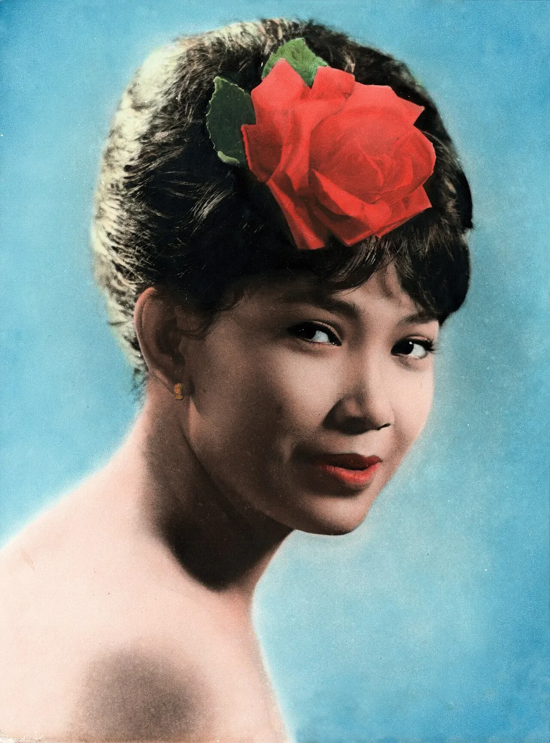 Indonesian actress Rima Melati in c. 1960. This is a scan of a roughly 14R (12 * 16 inch) poster, consisting of six scans stitched together in PTGui. Partially restored by Crisco 1492