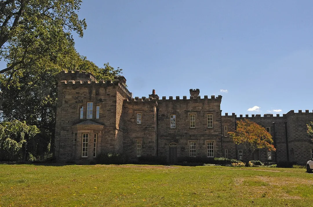 AKA MELROSE CASTLE;  BUILT BETWEEN 1856 AND 1860 FOR DR. JAMES H. MURRAY AND HIS BROTHER EDWARD;  IT SUFFERED SOME DAMAGE DURING THE CIVIL WAR;   IT WAS ENLARGED CIRCA 1920 AND THE OLDER PORTION IS ON THE LEFT OF THE PICTURE