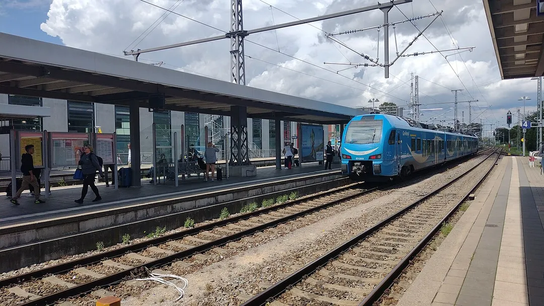 A GoAhead train is waiting at Memmingen station.
