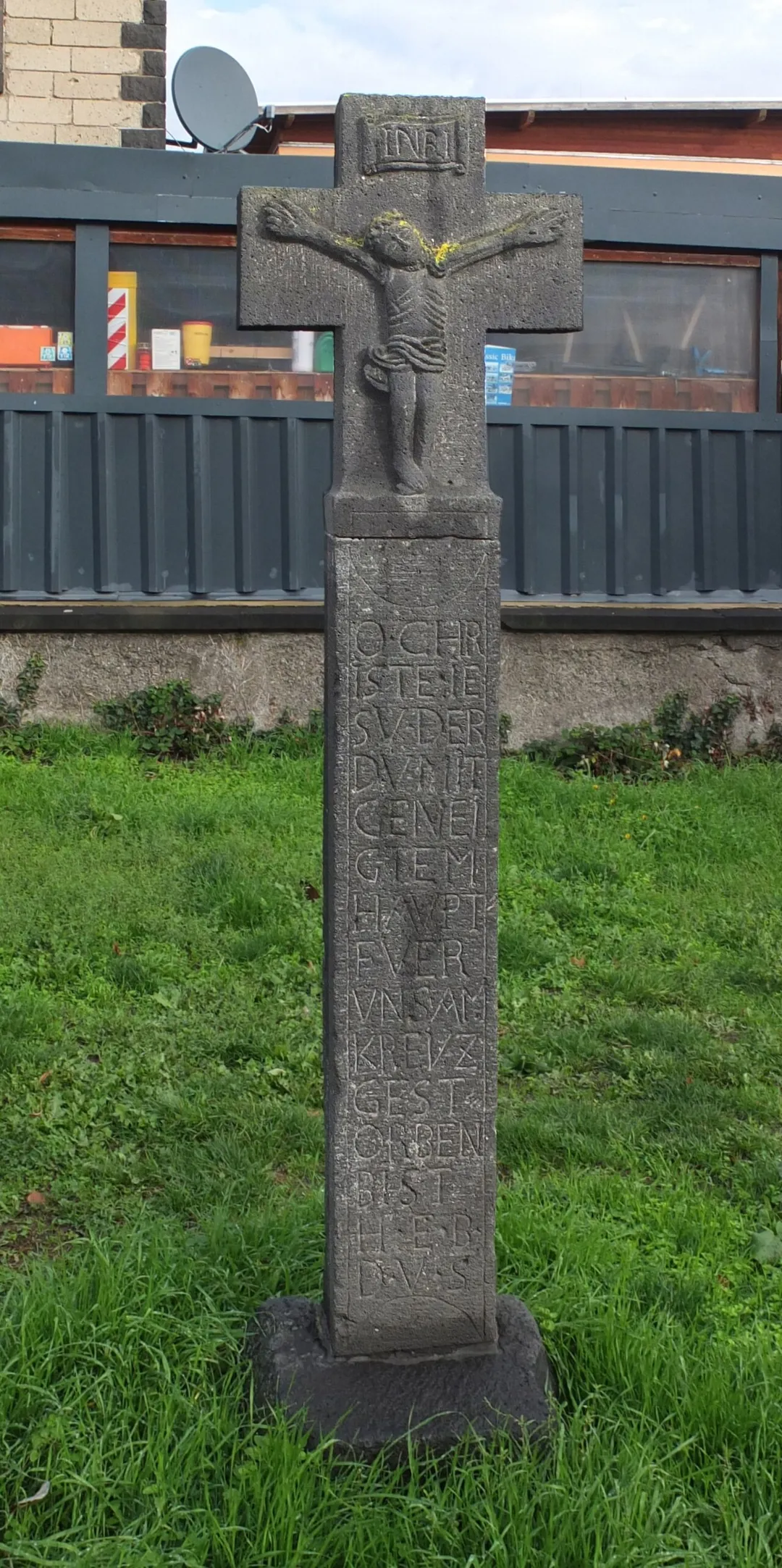 Wayside cross in Mendig (Germany), undated , 18th century.
This is a photograph of an architectural monument.It is on the list of cultural monuments of Mendig.
