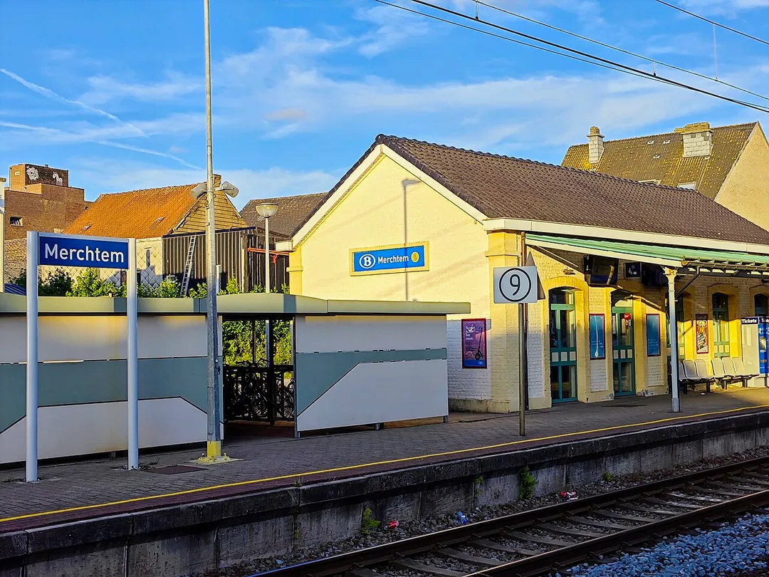 Merchtem station