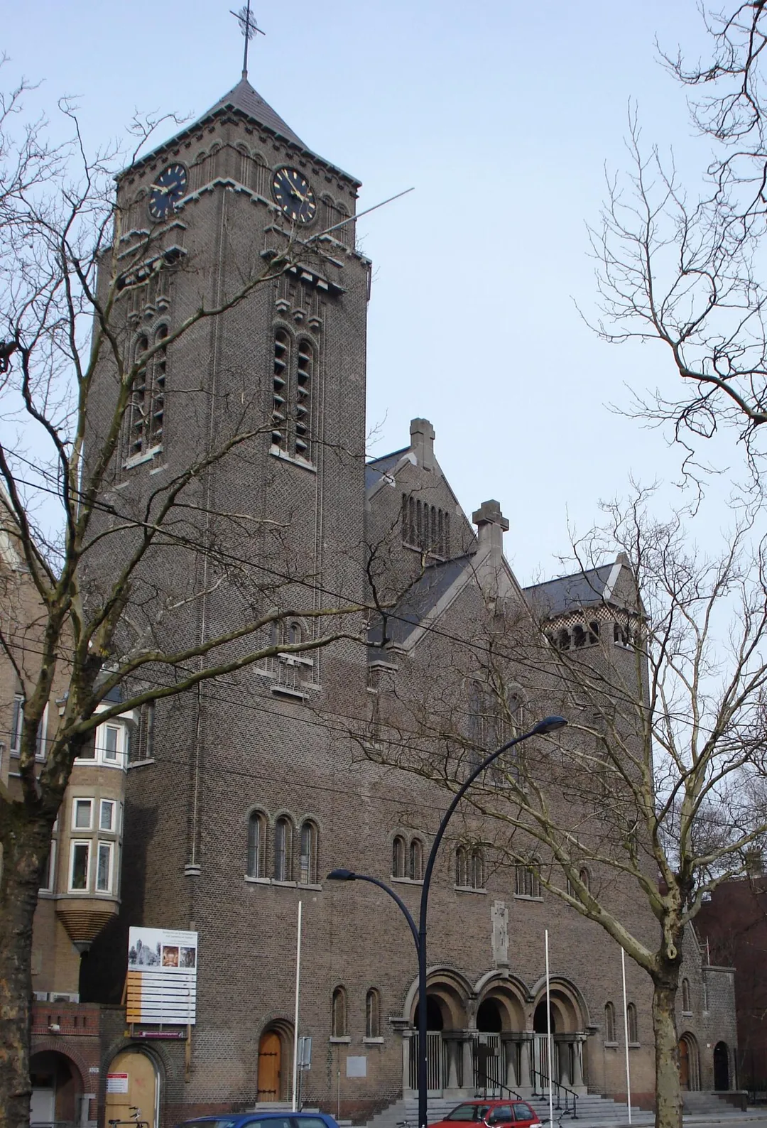 Rotterdam, Mathenesserlaan, Laurentius en Elisabeth kathedraal. Rijksmonument.
