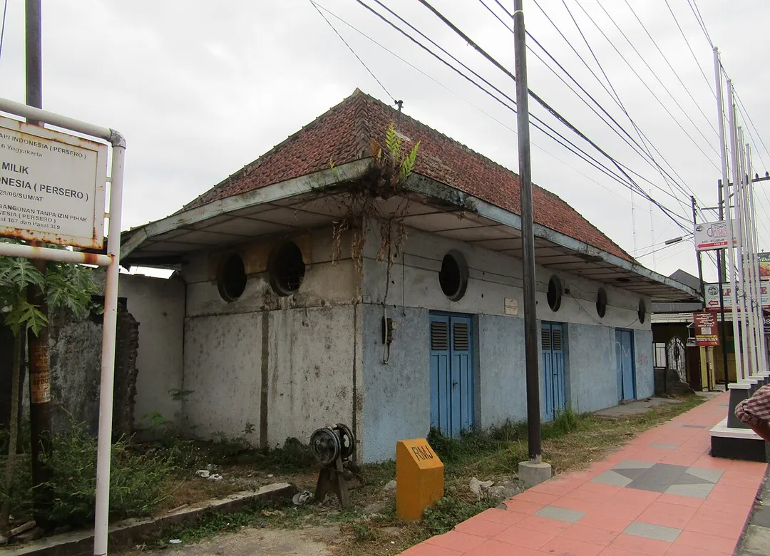 Stasiun Mertoyudan tahun 2018, sudah tidak terpampang lagi papan namanya