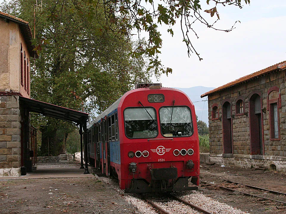 Local train at Messini station in the beginning of October 2007 after reopening of the Kalamata - Messini line 21-Sep-2007.