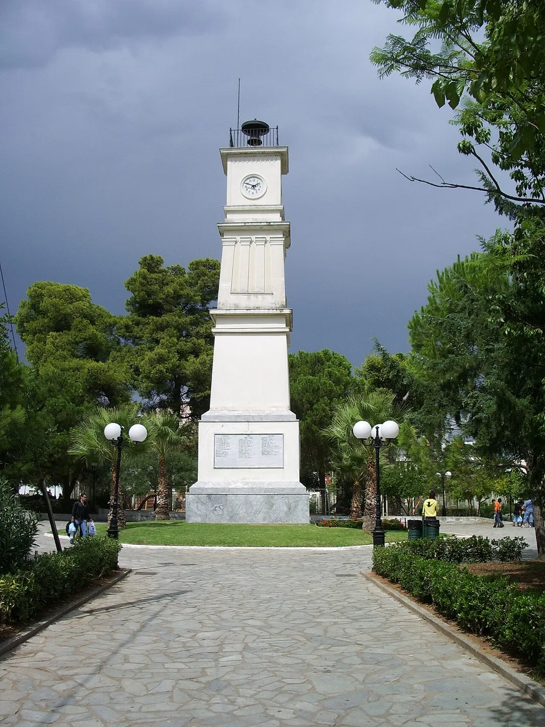 Denkmal am zentralen Platz in Messini