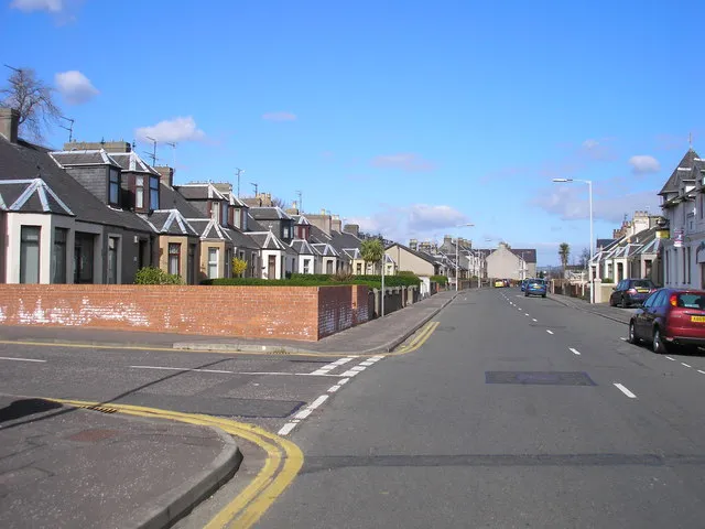 Lower Methil High Street The view of the suburban end of the High Street at the junction with Rose Street.
