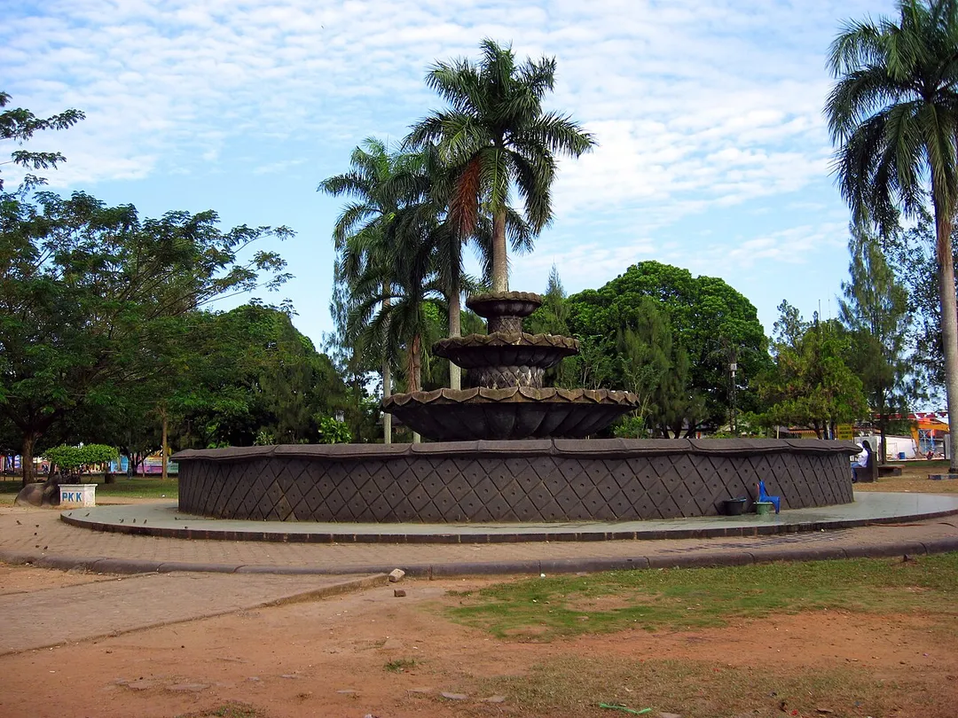 A fountain in the centre of Metro town square, one of the many things changed during the renovations in the 1980s