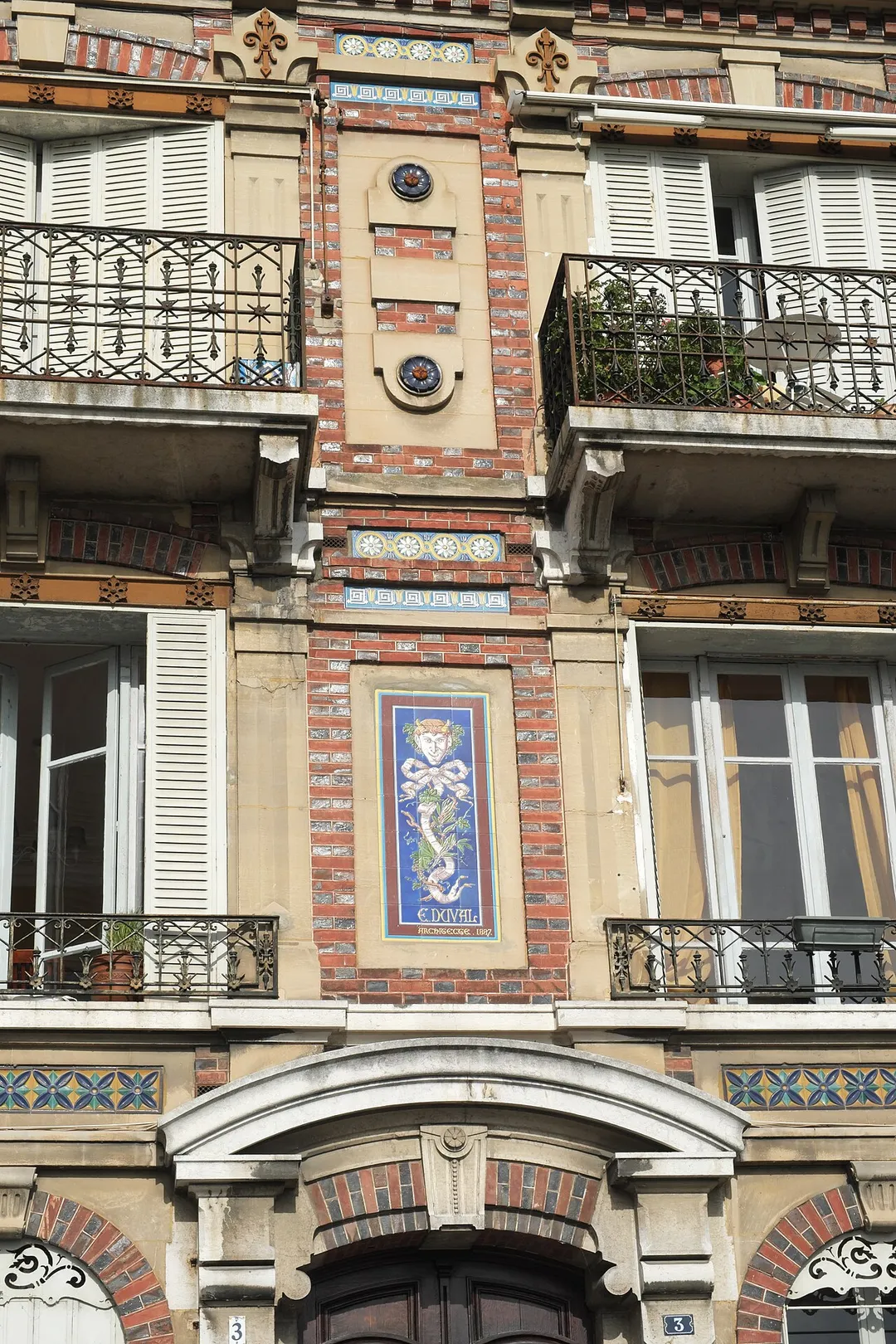 Gebäude in Meulan-en-Yvelines im Département Yvelines in der Region Île-de-France/Frankreich