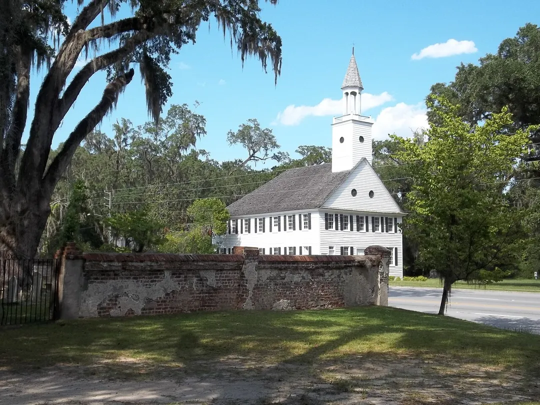 Savannah, Georgia: Midway Historic District: Old Midway Cemetery in foreground. Midway Church, built in 1792, in background.