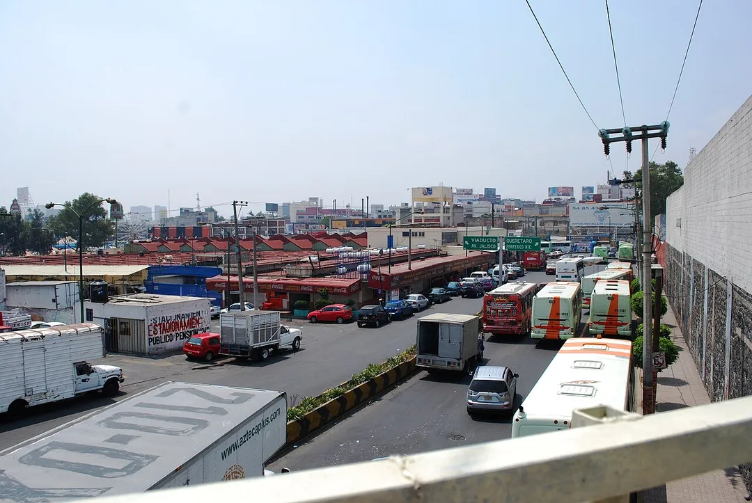 Overlooking the market area from the pedestrian bridge on Avenida Observatorio in Tacubaya, Mexico City