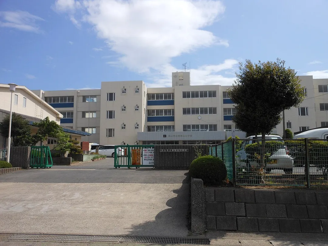 This is a gate of Nagareyama city  Minaminagareyama elementary school in Chiba prefecture, Japan.