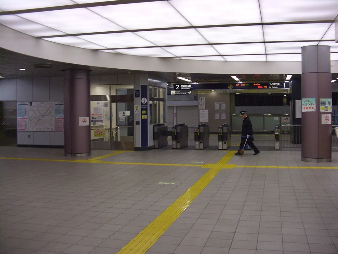 つくばエクスプレス南流山駅改札。2007年1月撮影