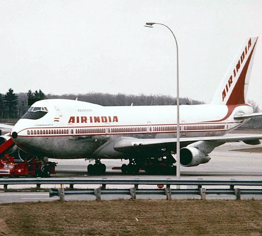 A Boeing 747-237B aircraft (VT-EFJ) of Air India at Montréal-Mirabel International Airport