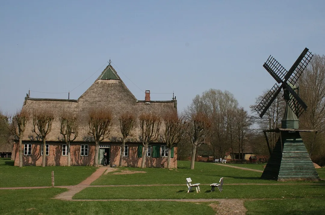Barghaus aus der Wilstermarsch und Spinnkopfmühle
