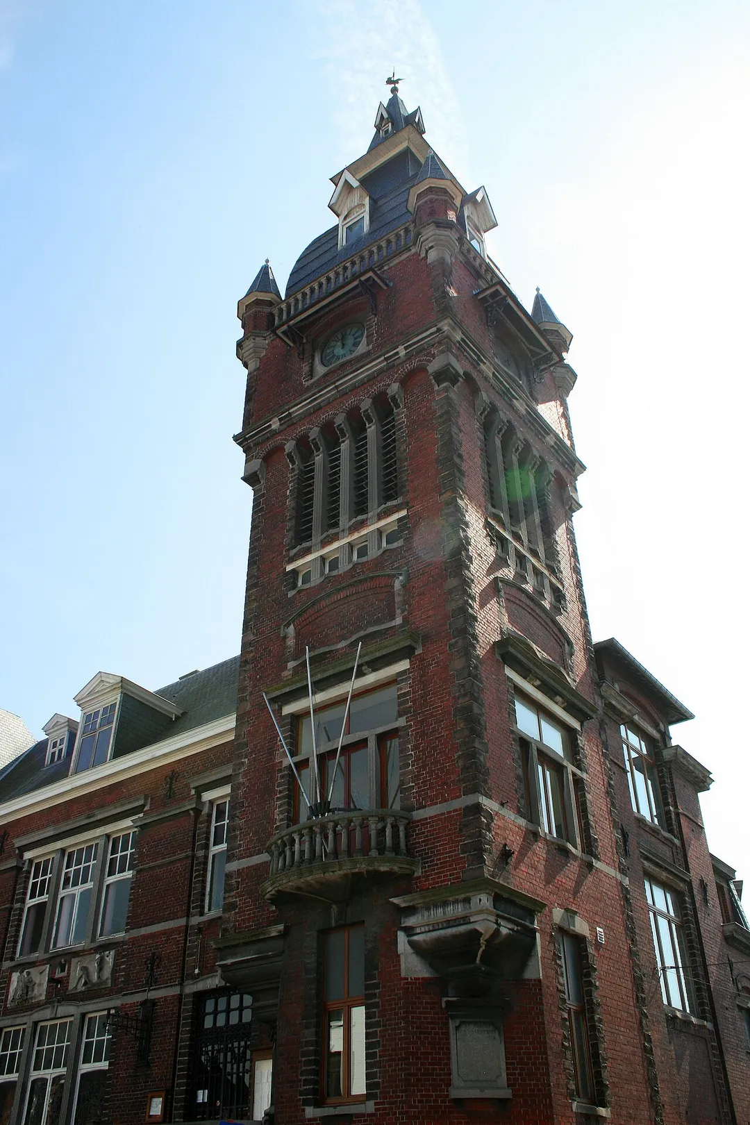 Monceau-sur-Sambre (Belgique), la maison communale (1914 - Architecte Marcel Simon).