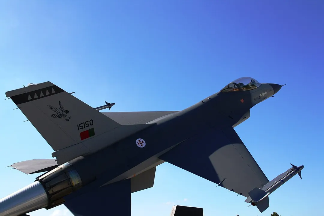 F16 monument at Monte Real.