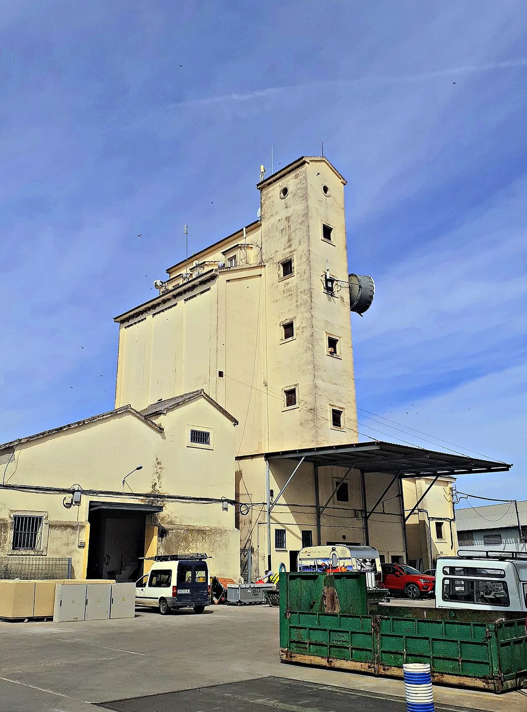 Antiguo silo de cereal, perteneciente a la Real Nacional de Silos y Graneros, en Montilla (Córdoba, España).