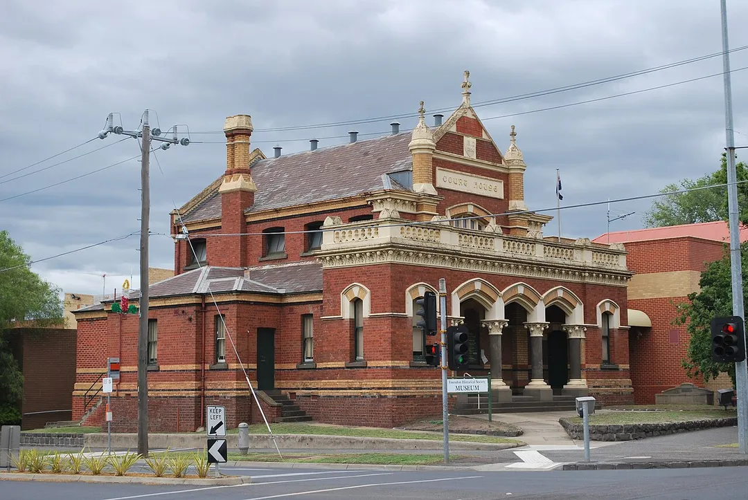 The Court of Petty Sessions in en:Moonee Ponds, Victoria until 1975. The building was built in 1890 in the Medieval Revival style. Now home to the Essendon Historical Society museum.