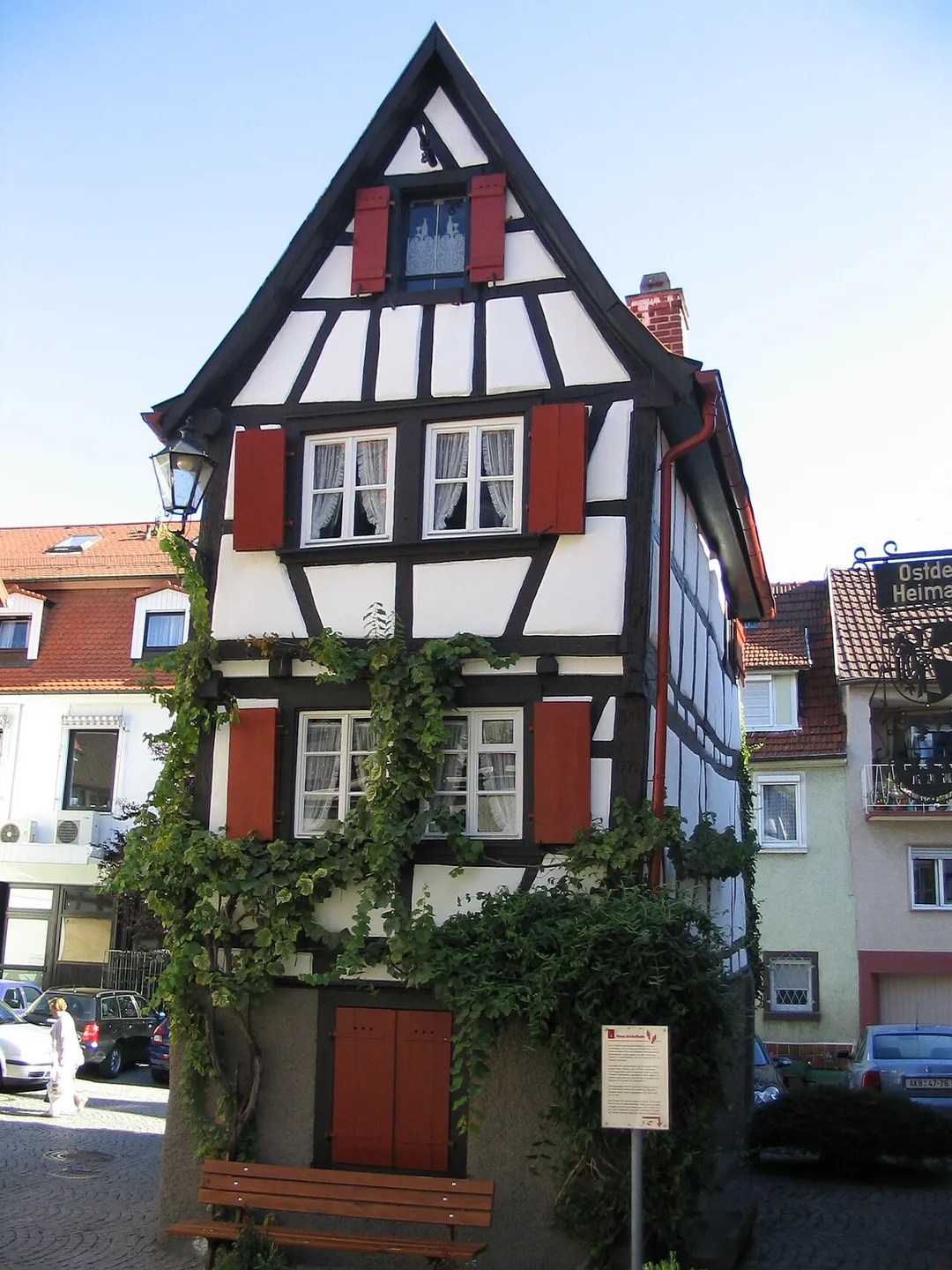 Description in de wikipedia
Beschreibung: Haus Kickelhain in Mosbach
Quelle: eigenes Bild
Fotograf: AlterVista
Datum: September 2003
Lizenzstatus: GNU_FDL