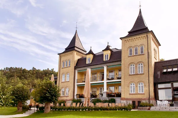 Hotel Refsnes Gods and garden