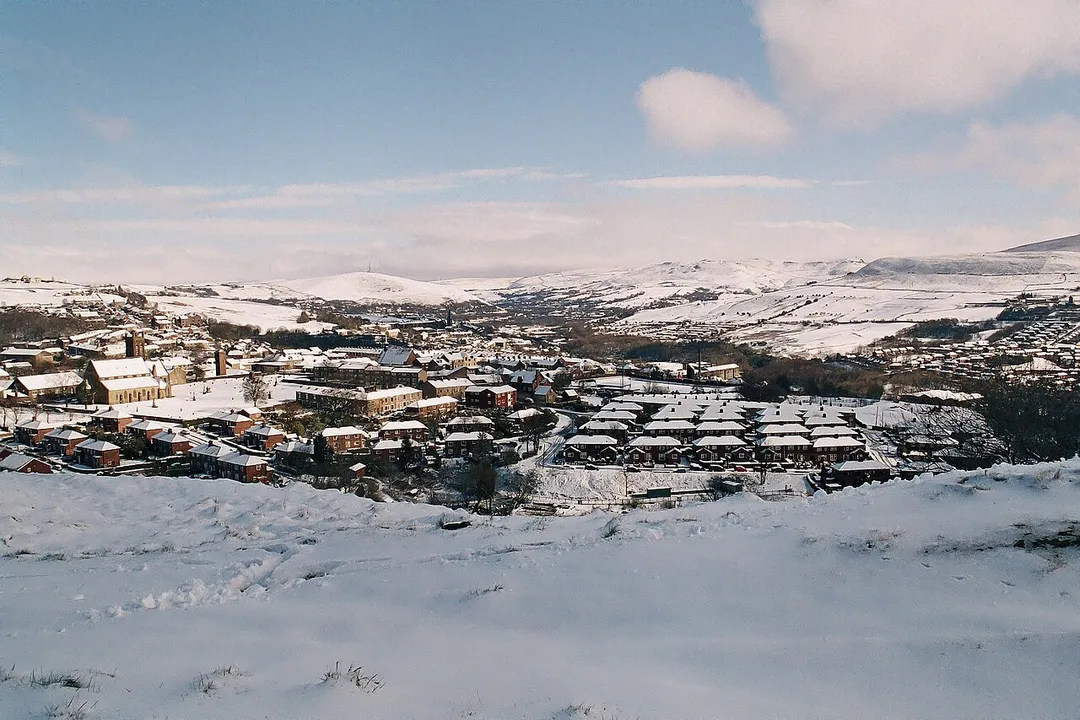 Image of the village of Mossley, Lancs, in the snow. Taken en:Easter Sunday 2008, when it was really cold.