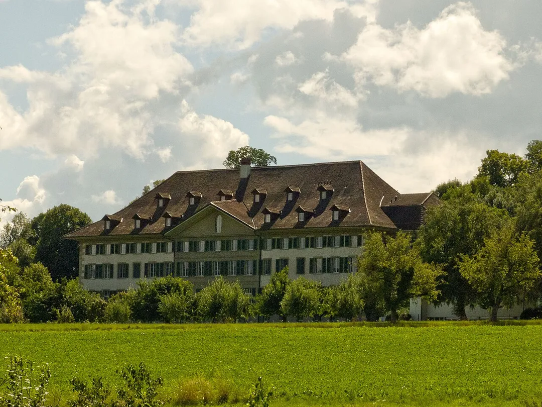 Intitutsgebäude Gartenseite