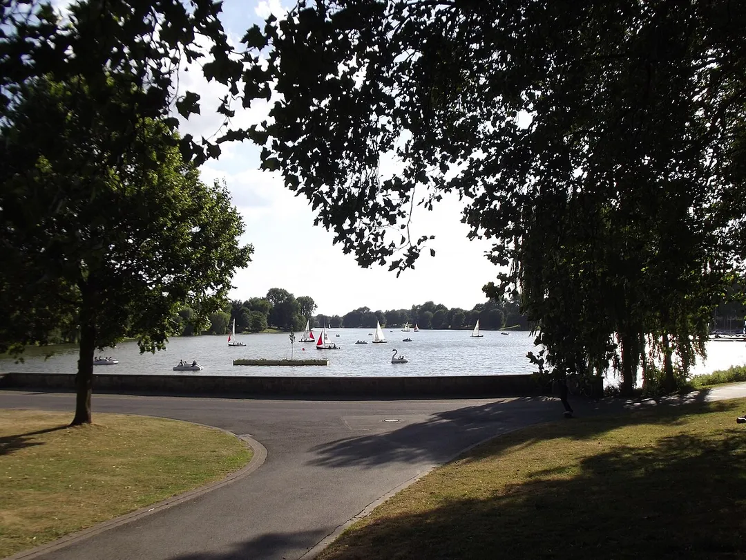 Picture of the Aasee and some boats, without lots of trees, traffic signs, sparsely covered bodies or recognisable faces included