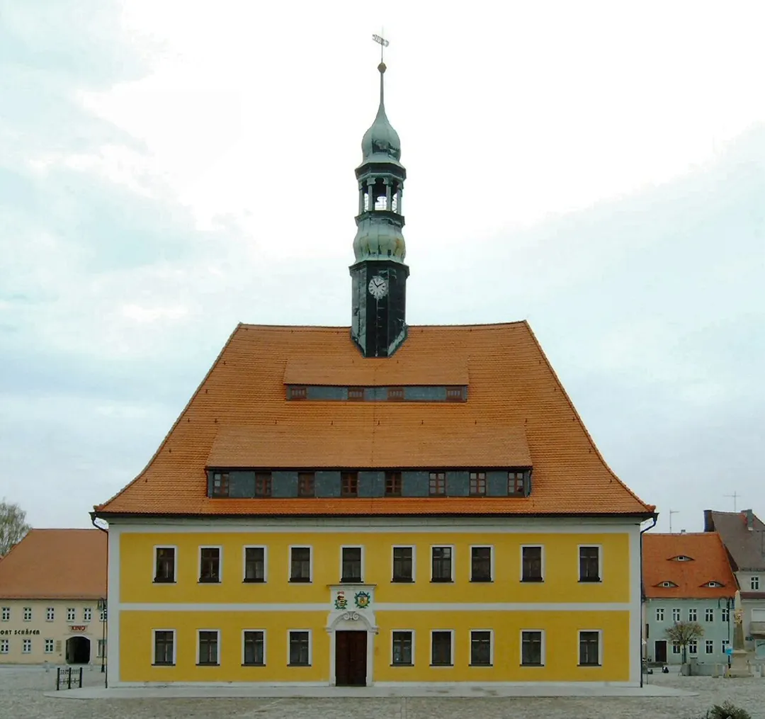 Rathaus Neustadt in Sachsen. Fotografiert am 17.4.05 von Schmidti: GNU-FDL