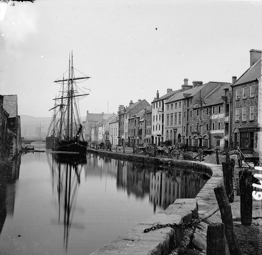 Ships on the canal at Merchants Quay in Newry, alongside a nice brace of merchants' premises.
Date: 1870s? (but definitely between 1860 and 1883)